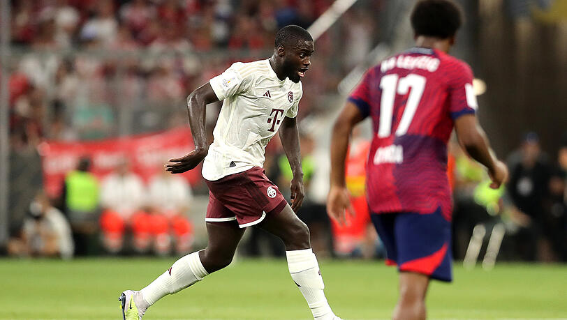 Dayot Upamecano riskierte gegen seinen Ex-Verein mehrmals die Ampelkarte. Beim FC Bayern droht ihm ein Platz auf der Bank.