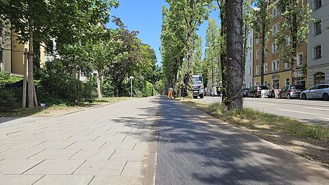 Ein Radfahrer-Traum! Der Radweg an der Franziskanerstraße ist jetzt schön glatt und eben. Ein Radfahrer-Traum! Der Radweg an der Franziskanerstraße ist jetzt schön glatt und eben.