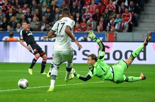 Manuel Neuer: Note 4.Chronisch unterbeschäftigt, aber beim 1:1 zweimal nicht souverän: Wischte erst die Flanke nicht richtig weg, parierte Boenischs Schuss dann direkt zum Torschützen Sam. Geht besser.