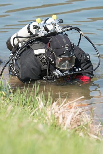 An der Schleuse in Kelheim wurde am Montag die Leiche einer vermissten Frau gefunden.