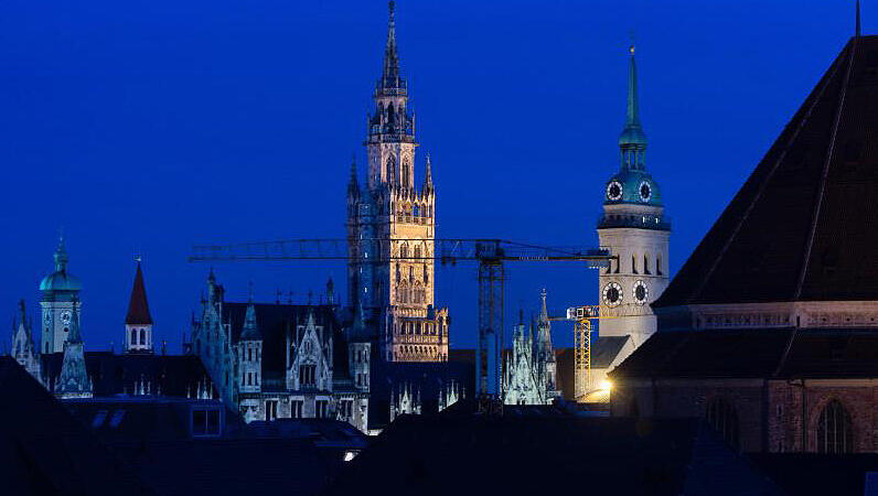 Die Münchner Innenstadt - bei Tag und bei Nacht sehenswert. Die Münchner Innenstadt - bei Tag und bei Nacht sehenswert.