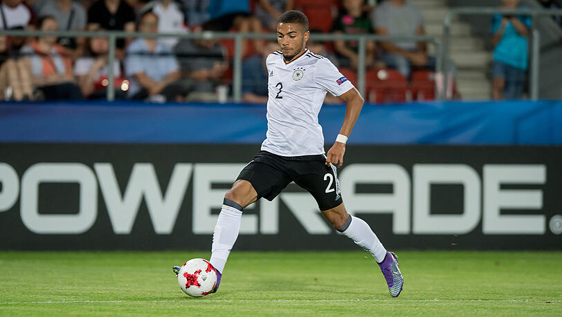 Jeremy Toljan, hier im Spiel gegen Italien bei der U-21-Europameisterschaft. Jeremy Toljan, hier im Spiel gegen Italien bei der U-21-Europameisterschaft.