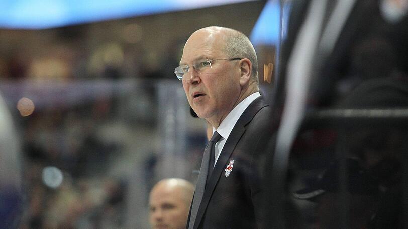 "So wie ich das sehe, sind wir auf einem guten Weg", sagt Coach Don Jackson, der den EHC zum dritten Titel in Serie führen will.