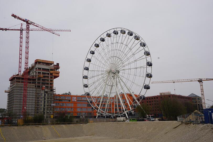 Fertig: Das Riesenrad "Hi-Sky" am Ostbahnhof, Münchens neue Attraktion.
