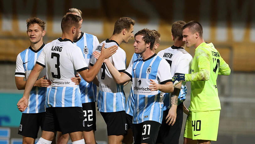 Die Löwen bejubeln ihr Weiterkommen im Toto-Pokal.