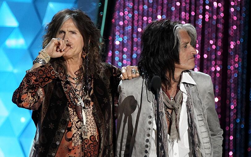 Nicht mehr die jüngsten, aber noch ganz groß im Geschäft: Aerosmith-Rocker Steven Tyler (links) Joe Perry präsentieren den Generation-Award.
