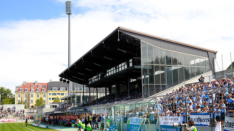 Benefiz-Kick im Grünwalder Stadion.