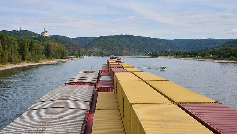 Ein Binnenschiff.