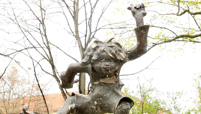 Die Kinder toben zum Beispiel gerne im Freien neben dem Pumucklbrunnen auf dem Spielplatz im Luitpold-Park. Die Kinder toben zum Beispiel gerne im Freien neben dem Pumucklbrunnen auf dem Spielplatz im Luitpold-Park.