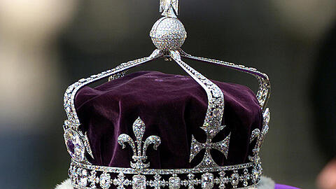 Der 109 Karat große Diamat "Koh-i-Noor" ist das zentrale Stück in der Krone von Queen Elizabeth, der späteren Queen Mum, die 2002 starb. Foto: Michael Crabtree/Archiv
