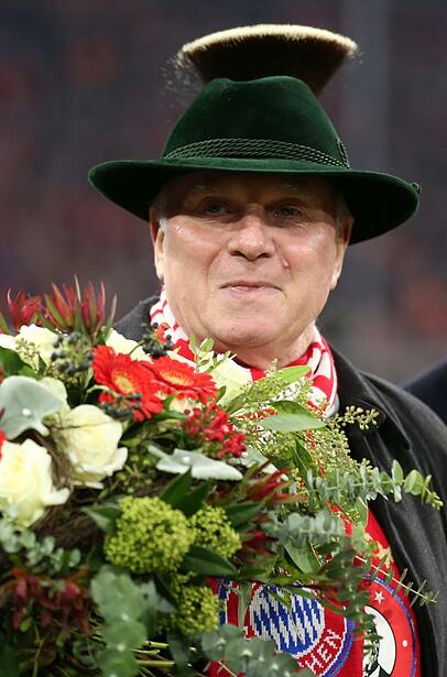Bayern-Patron Uli Hoeneß legt seine Sicht der Dinge dar. Bayern-Patron Uli Hoeneß legt seine Sicht der Dinge dar.