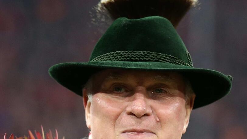 Bayern-Patron Uli Hoeneß legt seine Sicht der Dinge dar.