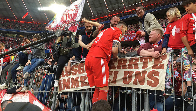 Niklas Süle verabschiedet sich von den FC Bayern Fans Niklas Süle verabschiedet sich von den FC Bayern Fans