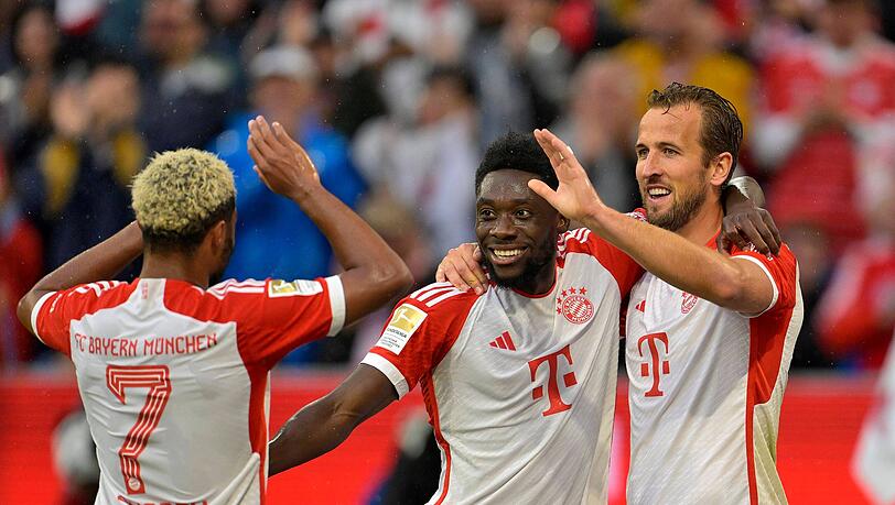 Harry Kane (r.) steuerte beim 3:1-Sieg gegen Augsburg zwei Treffer bei.