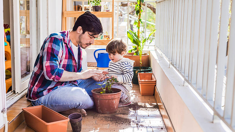 Erdbeeren selbst anbauen: Gerade auch für Kinder ein besonderes und lehrreiches Vergnügen.