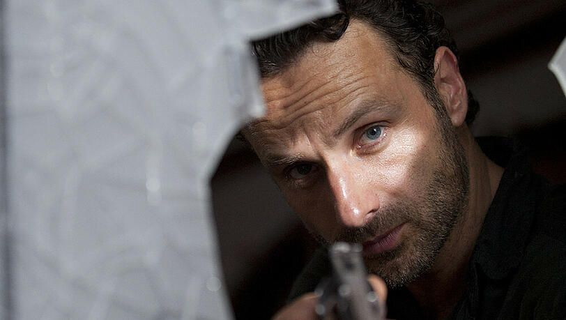 Kein Mitleid mit Zombies: Andrew Lincoln darf in seiner "Walking Dead"-Rolle nicht zimperlich sein Kein Mitleid mit Zombies: Andrew Lincoln darf in seiner "Walking Dead"-Rolle nicht zimperlich sein