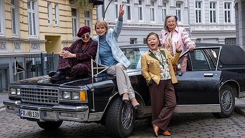 "Wir vier und der Enkeltrick": (v.l.) Helene (Katharina Thalbach), Irene (Uschi Glas), Annemarie (Soogi Kang) und Christel (Ursula Werner) sind ein unerschrockenes Quartett von Freundinnen.