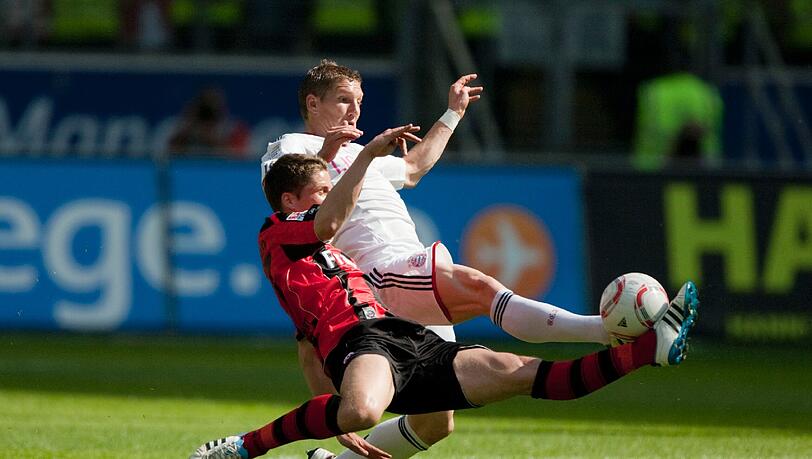 Im Spiel gegen Eintracht Frankfurt verletzte sich Bastian Schweinsteiger. Im Spiel gegen Eintracht Frankfurt verletzte sich Bastian Schweinsteiger.