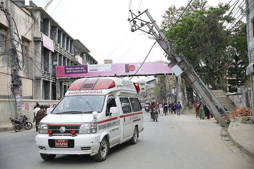 Ausnahmezustand in Kathmandu: Nach dem schwersten Erdbeben seit über 80 Jahren wurde in Nepal der Notstand ausgerufen. Die erschütternden Bilder.