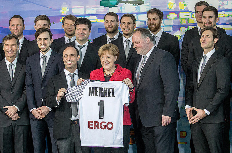 Der Trainer hatte die Mannschaft auch in brenzligen Situationen kurz vor Spielende immer wieder mit kurzen, klaren und beruhigenden Ansagen zu Kampfgeist und Konzentration angetrieben.
