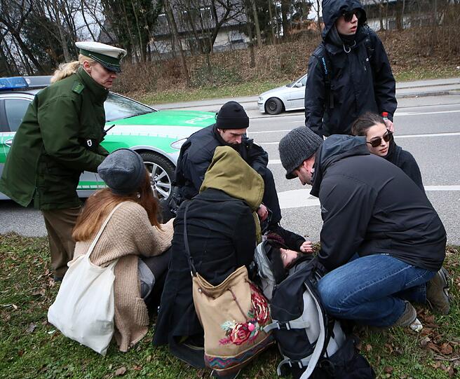 Rund 1000 Münchner haben im März gegen das "Braune Haus" in Obermenzing demonstriert.