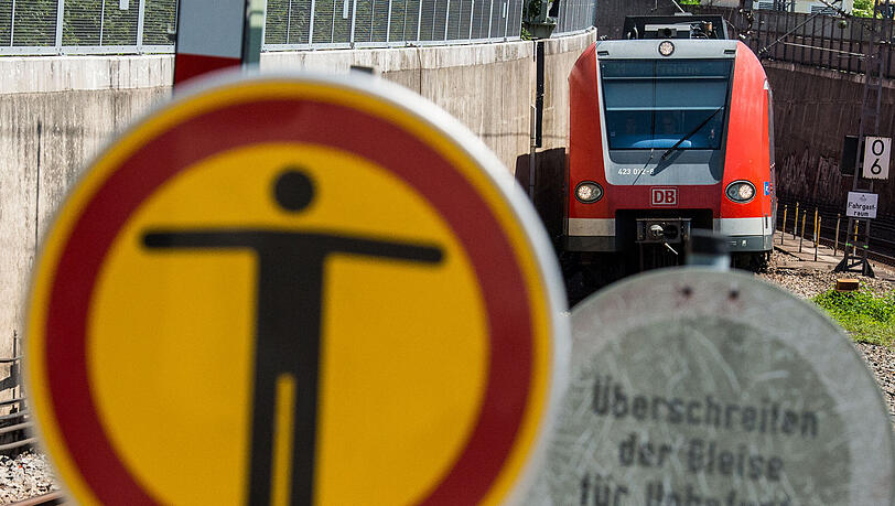 Der Mann wurde durch den Unfall leicht verletzt. (Symbolbild)
