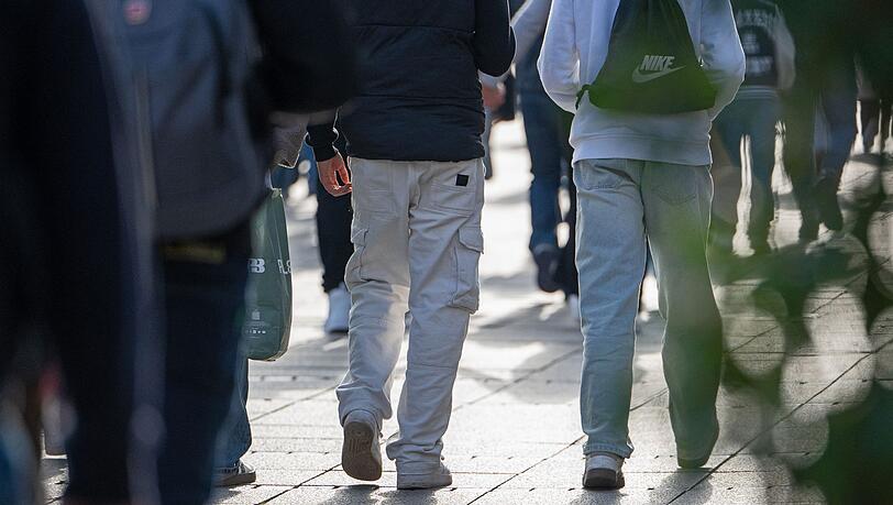 Junge Menschen wollen an diesem Samstag in vielen deutschen Städten auf die Straße gehen. (Symbolbild) Junge Menschen wollen an diesem Samstag in vielen deutschen Städten auf die Straße gehen. (Symbolbild)