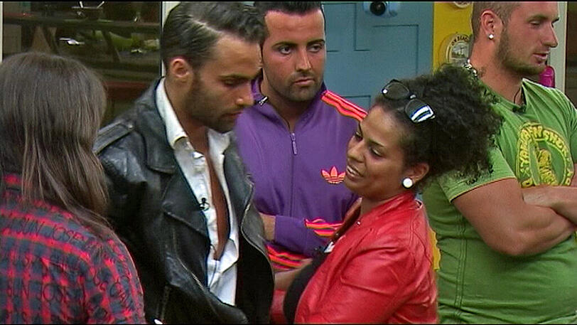 Die Zuschauer haben entschieden, dass sie weiterhin in der TV-WG bleiben dürfen. Valencia, Jasmin und Hedia dagegen mussten weiter zittern und zum &bdquo;Kampf der Superzicken&ldquo; antreten. In drei Matches mussten die Drei gegeneinander antreten. Die Gewinnerin eines jeden Matches durfte einen Bewohner ihrer Wahl auf unbestimmte Zeit in den Strafbereich schicken.