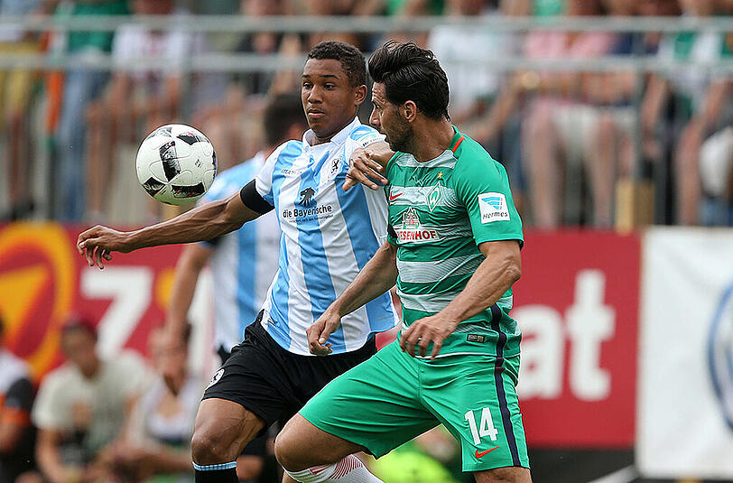 Felix Uduokhai (l.) ist eines der Top-Talente beim TSV 1860.