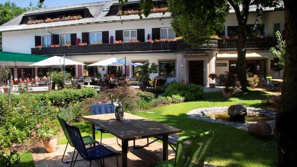 Das Landhotel Rosentaler Hof punktet mit seiner authentisch, bodenständigen Atmosphäre und dem traumhaft schönen Garten. Das Landhotel Rosentaler Hof punktet mit seiner authentisch, bodenständigen Atmosphäre und dem traumhaft schönen Garten.