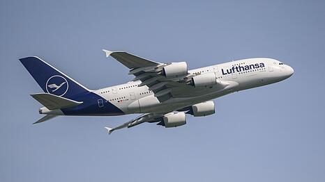 Der Airbus A380 ist die gr&ouml;&szlig;te Passagiermaschine der zivilen Luftfahrt. Ein Flieger der Lufthansa ist jetzt aus dem Nahen Osten nach M&uuml;nchen unterwegs &ndash; trotz Krise ohne Passagiere.