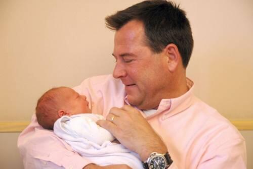 Papa aus Passion: CSU-Fraktionschef  Schmid mit seiner Tochter Helena.
