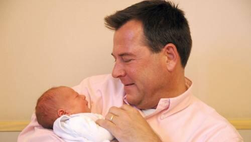 Papa aus Passion: CSU-Fraktionschef Schmid mit seiner Tochter Helena. Papa aus Passion: CSU-Fraktionschef Schmid mit seiner Tochter Helena.
