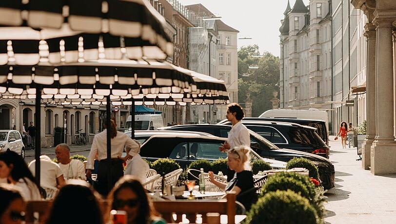 In-der-M-nchner-Altstadt-gibt-s-jetzt-einen-Schanigarten-deluxe