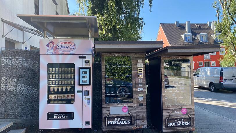 Eis auf Knopfdruck: Das bekommt man schnell und einfach am Eis-Automaten der Kette „Cramer’s SpeiseEis“ in Sendling. Auch an anderen Orten in München tauchen die rund um die Uhr zugänglichen Maschinen auf. Was hat es mit dem Trend auf sich?