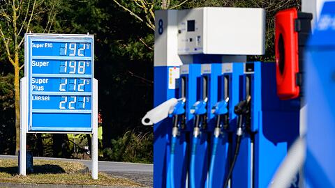 Nach dem Beginn des Iran-Kriegs sind in Deutschland die Spritpreise in die H&ouml;he geschossen. (Symbolbild)