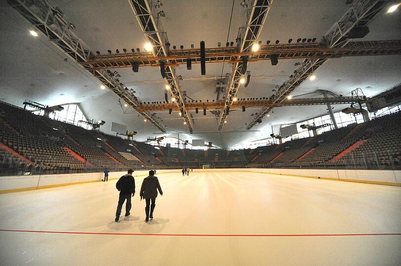 Noch ist die Halle leer. Gegen Augsburg erwartet der EHC jedoch zahlreiche Fans.