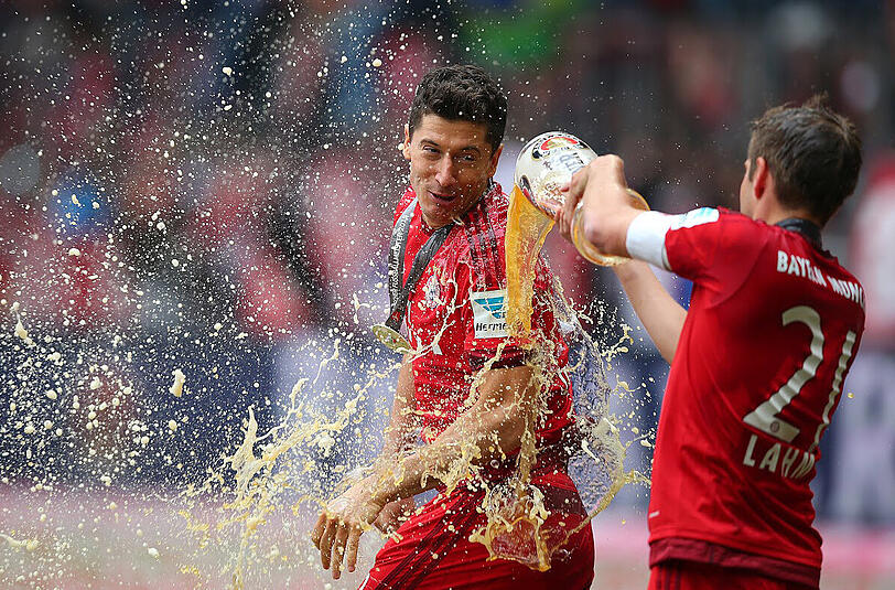 Bei der Meisterfeier 2015 feierte Robert Lewandowski seine Weißbier-Premiere.