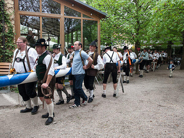 D'Pasinger - hier beim Maibaumfest 2013.