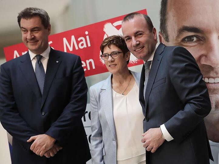 Markus Söder (CSU), Annegret Kramp-Karrenbauer (CDU) und Manfred Weber (CSU) (l-r). Foto: Michael Kappeler