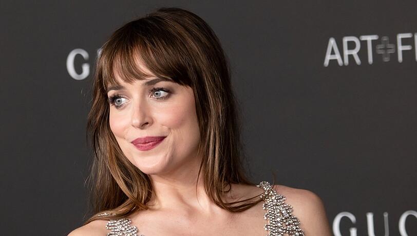 Dakota Johnson schleicht sich gerne auf fremde Hochzeiten und nennt das ihr größtes Hobby.