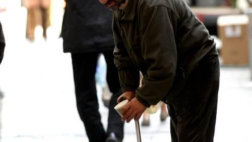 Bittet um eine milde Gabe: Ein Osteuropäer in der Kaufingerstraße. Bittet um eine milde Gabe: Ein Osteuropäer in der Kaufingerstraße.