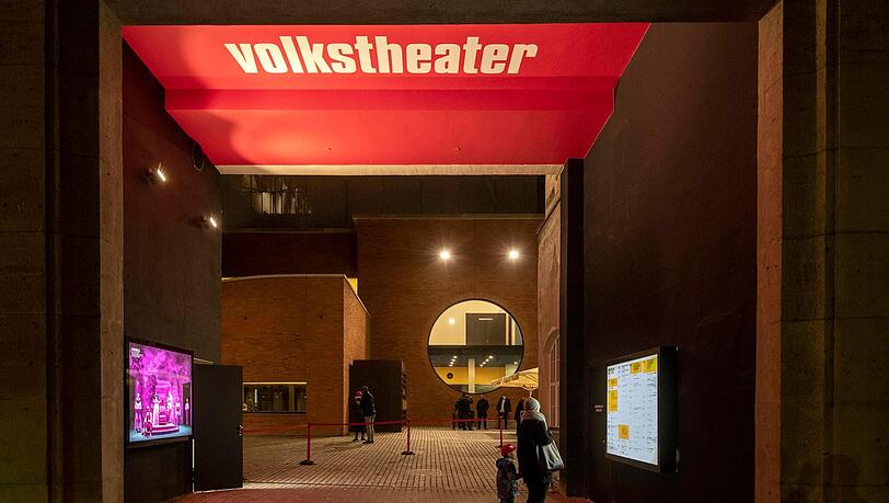 Für die Theater und Museen dieser Stadt ist der Kulturreferent zuständig. Doch Florian Roth, der die Stelle diesen Sommer antreten sollte, verzichtet auf das Amt. Denn ein Gericht hat Fehler beim Besetzungsverfahren festgestellt. Für die Theater und Museen dieser Stadt ist der Kulturreferent zuständig. Doch Florian Roth, der die Stelle diesen Sommer antreten sollte, verzichtet auf das Amt. Denn ein Gericht hat Fehler beim Besetzungsverfahren festgestellt.
