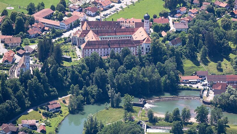 Nach einer umfassenden Sanierung dient das barocke Kloster Beuerberg nun künftig als kirchliches Tagungs- und Kulturzentrum. (Archivbild)
