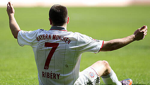 Öfter mal auf dem Hosenboden: Franck Ribery erlebte in Gladbach einen mäßig schönen Nachmittag Öfter mal auf dem Hosenboden: Franck Ribery erlebte in Gladbach einen mäßig schönen Nachmittag