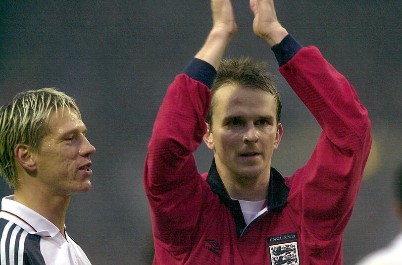 7. Oktober 2000, es ist das letzte Spiel im alten Wembley-Stadion. Jubeln darf nur der DFB: Durch einen Hamann-Hammer gewinnt man mit 1:0. Ein bitterer Moment für den englischen Fußballverband. Die Revanche folgt jedoch bereits ein Jahr später.