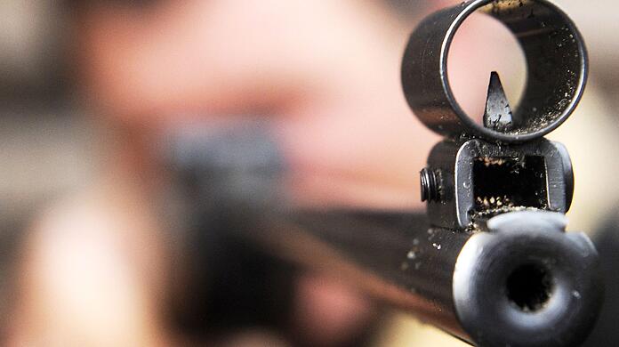 Der Mann drohte, mit einem Luftgewehr um sich zu schießen. (Symbolbild)