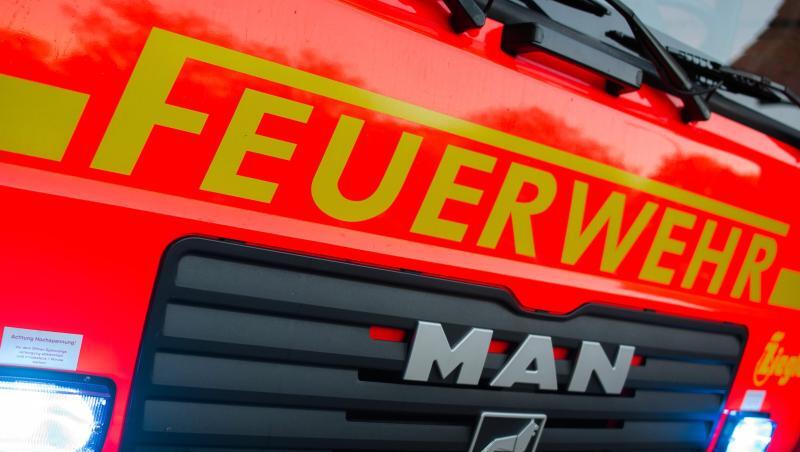 Ein Fahrzeug der Feuerwehr. Foto: Daniel Bockwoldt/dpa/Symbolbild Ein Fahrzeug der Feuerwehr. Foto: Daniel Bockwoldt/dpa/Symbolbild