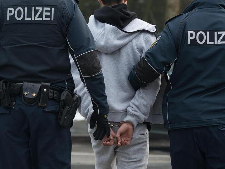 Nach einem Medienbericht registrierte die Polizei 5,55 Millionen Straftaten, was gegenüber dem Jahr 2017 eine Abnahme um 3,6 Prozent bedeutet.