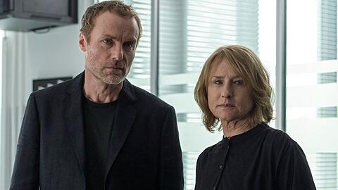 "Tatort: Nichts als die Wahrheit": Susanne Bonard (Corinna Harfouch) und Robert Karow (Mark Waschke) ermitteln zusammen.